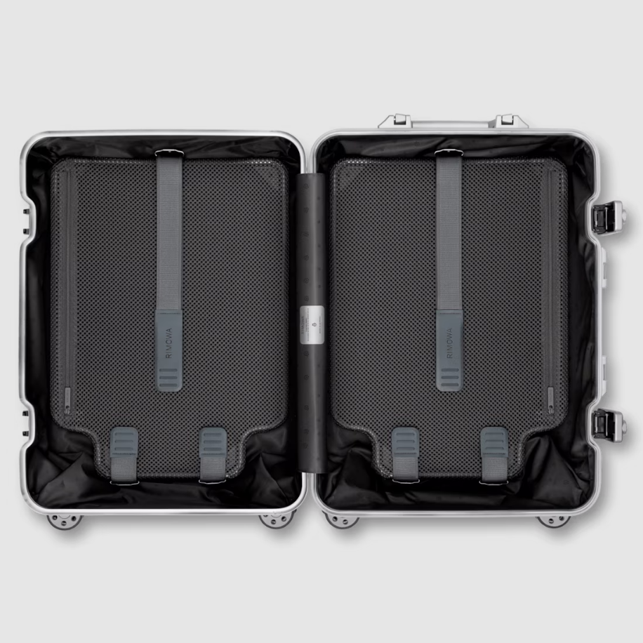 Interior of the RIMOWA Original Cabin with the Flex Divider and packing straps